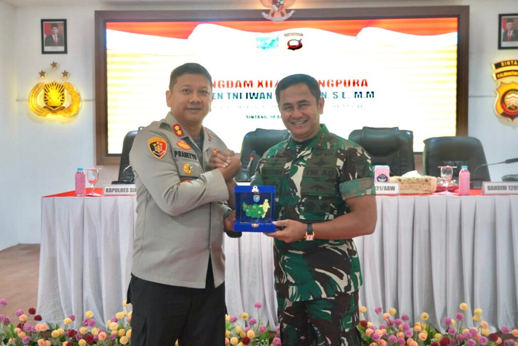 Kunjungi Polres Sintang, Pangdam XII/Tpr Tegaskan TNI-Polri Harus Jadi Contoh dan Tauladan Masyarakat