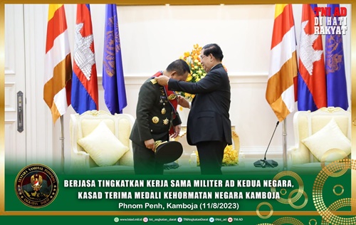 Kasad Jenderal TNI Dr. Dudung Abdurachman Terima Medali Kehormatan Negara Kamboja