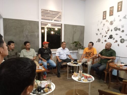 Management PT PLN Sanggau Bincang Santai Bersama Sejumlah Wartawan Sanggau bertepat di Cafe Omcu Jalan Ayani Sanggau
