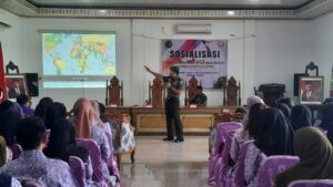 Tanamkan Nasionalisme Kepada Generasi Muda, Dandim 1013/Mtw Beri Materi Wasbang dan Bela Negara di STIE Muara Teweh