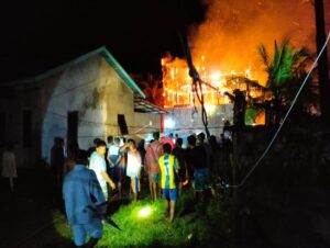 Ditinggal Menunggu Durian, Rumah dan Bangunan Sarang Walet Dilalap Sijago Merah