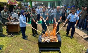 Pangdam XII/Tpr Dampingi Orjen TNI Musnahkan Barang Bukti Perkara Pidana Prajurit