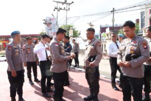 Kapolres Lakukan Penegakan Disiplin Personil Polres Sanggau