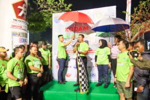 Pangdam XII/Tpr Lepas Ribuan Peserta Tanjungpura Night Run 7,8 Kilometer