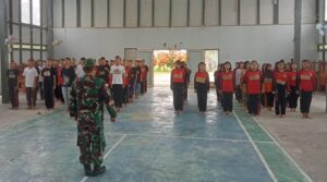 Babinsa Koramil 1204 – 04 Kembayan, Berikan Latihan Dasar Kepemimpinan Siswa (LDKS)