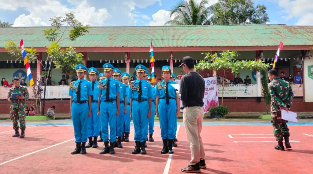 Babinsa Koramil 1204 – 11 / Tayan Hulu Menjadi Juri Dalam Lomba Baris Berbaris