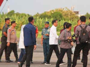 Danlanal Semarang Sambut Kedatangan Presiden Jokowi Di Kota Semarang
