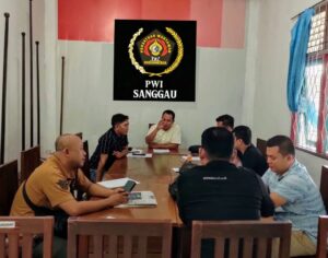 PWI Sanggau Sepakat Lakukan Aksi Nyata Bedah Rumah Warga Di Jalan Riam