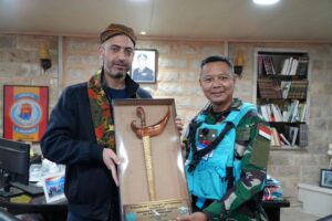 Cinderamata Spesial Dari Indonesia, Pengenalan Budaya Untuk Membangun Silaturahmi di Tanah Lebanon Selatan