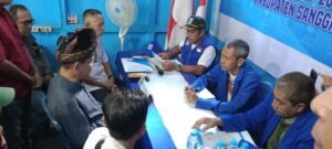 Siap Maju H.John Hendri Kembalikan Berkas Pendaftaran Balon Wabup Sanggau 2024 ke DPC PAN