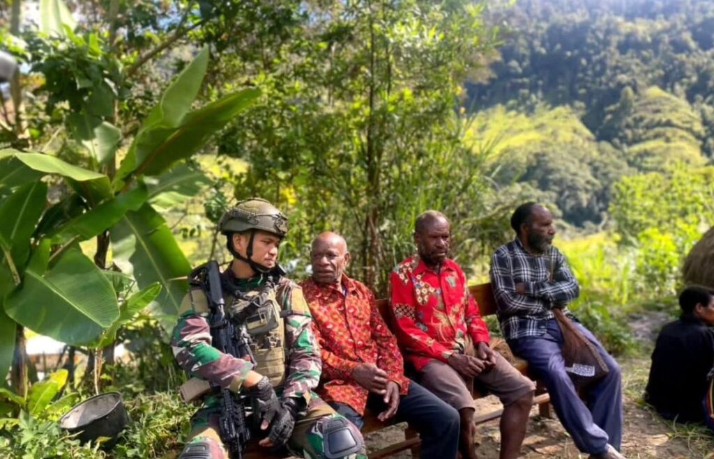 Satgas Yonif 432 Kostrad Hadiri Rapat Akhir Bulan Distrik Mbua Bersama Tokoh Masyarakat