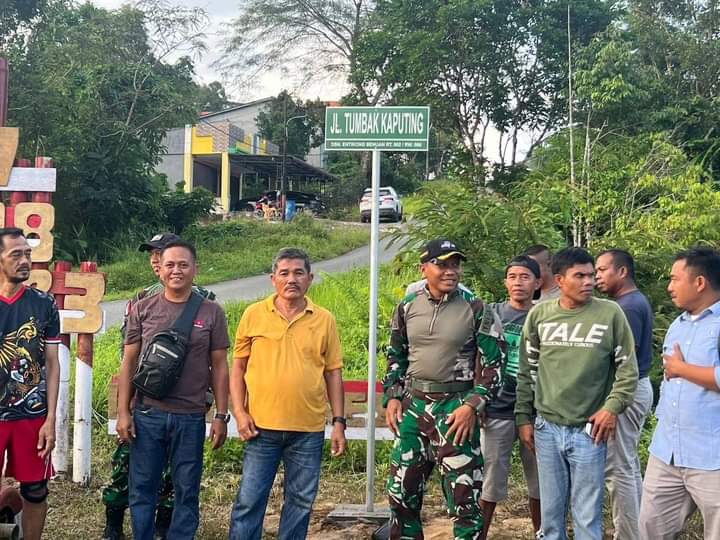 Dansatgas Yonarmed 16/TK Resmikan Nama Jalan Tumbak Kaputing di Entikong