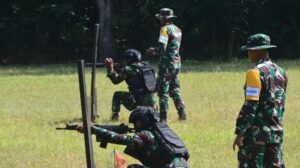 Pangdivif 2 Kostrad Uji Petik Kemampuan Menembak Prajurit Yonarmed 12 Kostrad