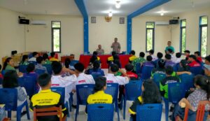 Satbinmas Polres Sekadau Berikan Edukasi Bahaya Judi Online di SMK Keling Kumang