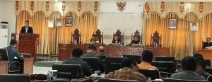 8 Fraksi Sampaikan PU Terhadap LKPJ Bupati