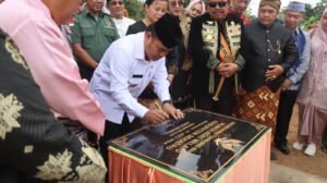 Aron Jawab Kerinduan Masyarakat Sekadau, Resmikan Rumah Adat Melayu