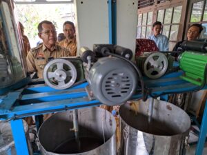 Uji Coba Prototype Pengolah Buah Sawit Menjadi Minyak Goreng Sukses Dilakukan