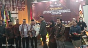 Pasangan Martinus Sudarno – Muhammad Resmi Daftar Ke KPU Sekadau