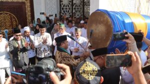 Dihadiri Ribuan Umat Muslim, Masjid Agung Sultan Anum Kabupaten Sekadau Diresmikan