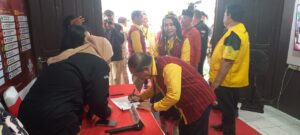 Pasangan Yohanes Ontot – Susana Herpena di Usung Koalisi Sanggau Bersatu Mendaftar di KPU Sanggau