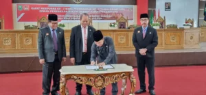 DPRD Sanggau Rapat Paripurna Pemberhentian Yohanes Ontot Sebagai Bupati Sanggau