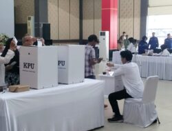 Simulasi Pemilihan dan perhitungan Digelar KPU Sanggau di Balai Betomu