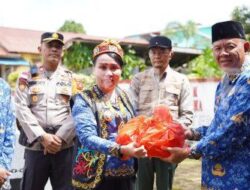 Wakil Bupati Sanggau Serahkan Bantuan Bencana Secara Simbolis di Meliau