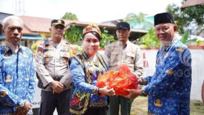 Wakil Bupati Sanggau Serahkan Bantuan Bencana Secara Simbolis di Meliau