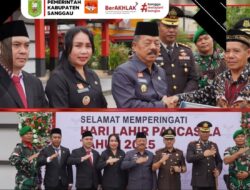 Peringatan Hari Kelahiran Pancasila, Bupati Serahkan Sapi Presiden Ke Pengurus masjid Al Iman