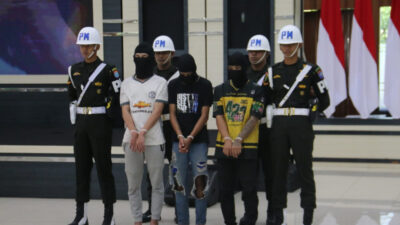 21,9 Kg Sabu Diamankan Satgas Pamtas, Tiga Pelaku Diserahkan ke BNNP Kalbar Oleh Pangdam XII/ Tanjungpura