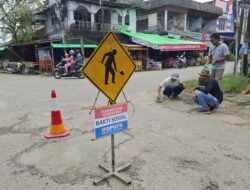 Dinas PUPR Sanggau Perbaiki Sementara Jalan Rusak di Dalam Kota
