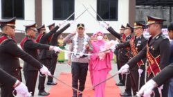 Polres Sekadau Gelar Farewell and Welcome Parade Kapolres
