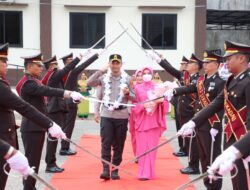 Polres Sekadau Gelar Farewell and Welcome Parade Kapolres