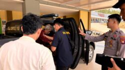 Polres Sanggau Evakuasi Lansia Sakit Terlantar di Kawasan Pasar Rawa Bangun