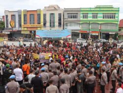 Ratusan Massa Demo di Mapolres Sanggau, Tuntut Rekan Ditangkap Kasus PETI Dibebaskan