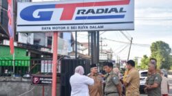 Warga Desak Pemkab Kubu Raya Tertibkan Pagar Bangunan GT. Radial Daya Motor