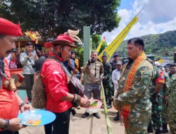 Pangkogabwilhan I Kunjungi Tayan Hilir, Serahkan 50 Paket Sembako