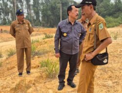 Didampingi Plt Kadis PUPR, Bupati Sanggau Tinjau Lokasi Pembangunan Rumah Adat Melayu di Sekayam