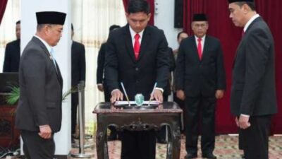 Ria Norsan Lantik Hendra sebagai Pj Sekda Kalbar, Tekankan Kepemimpinan dan Penguatan Tata Kelola Pemerintahan